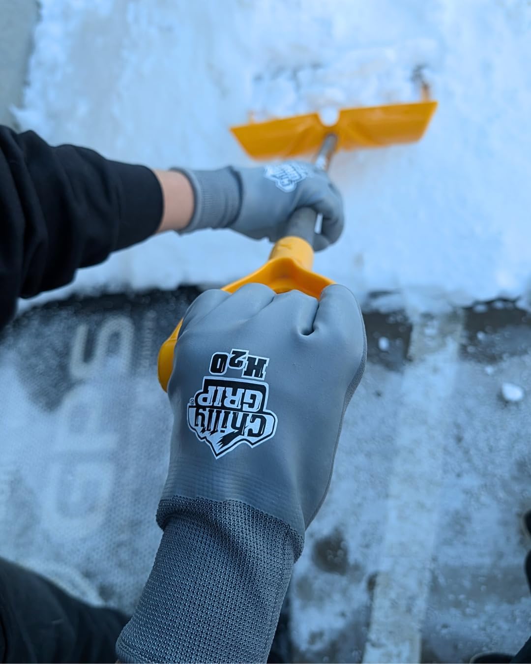 Red Steer A325 H2O Waterproof Thermal Insulated Gloves, Gray, Snug-Fit Wrist, Textured Palm, Sizes M-XL